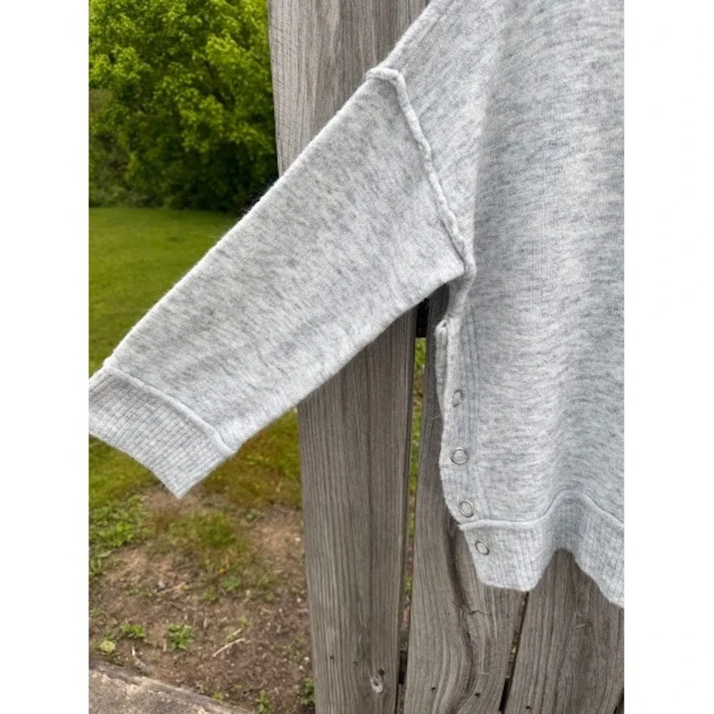 Very J Heather Grey Side Snap Button Crewneck Sweater Oversized Minimalist Small